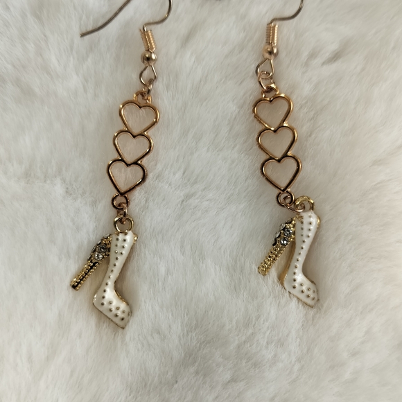 Elegant Gold Pearl Earrings - Picture 8 of 8